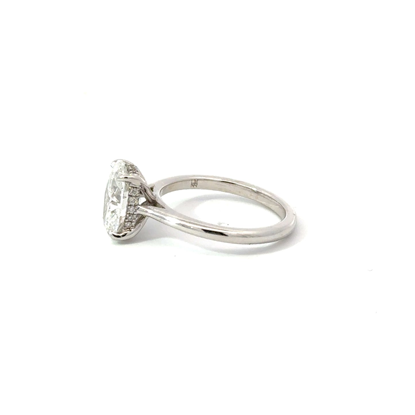 Oval 2.00 E VS1 EXEX IGI | 18k White Gold + Hidden Halo