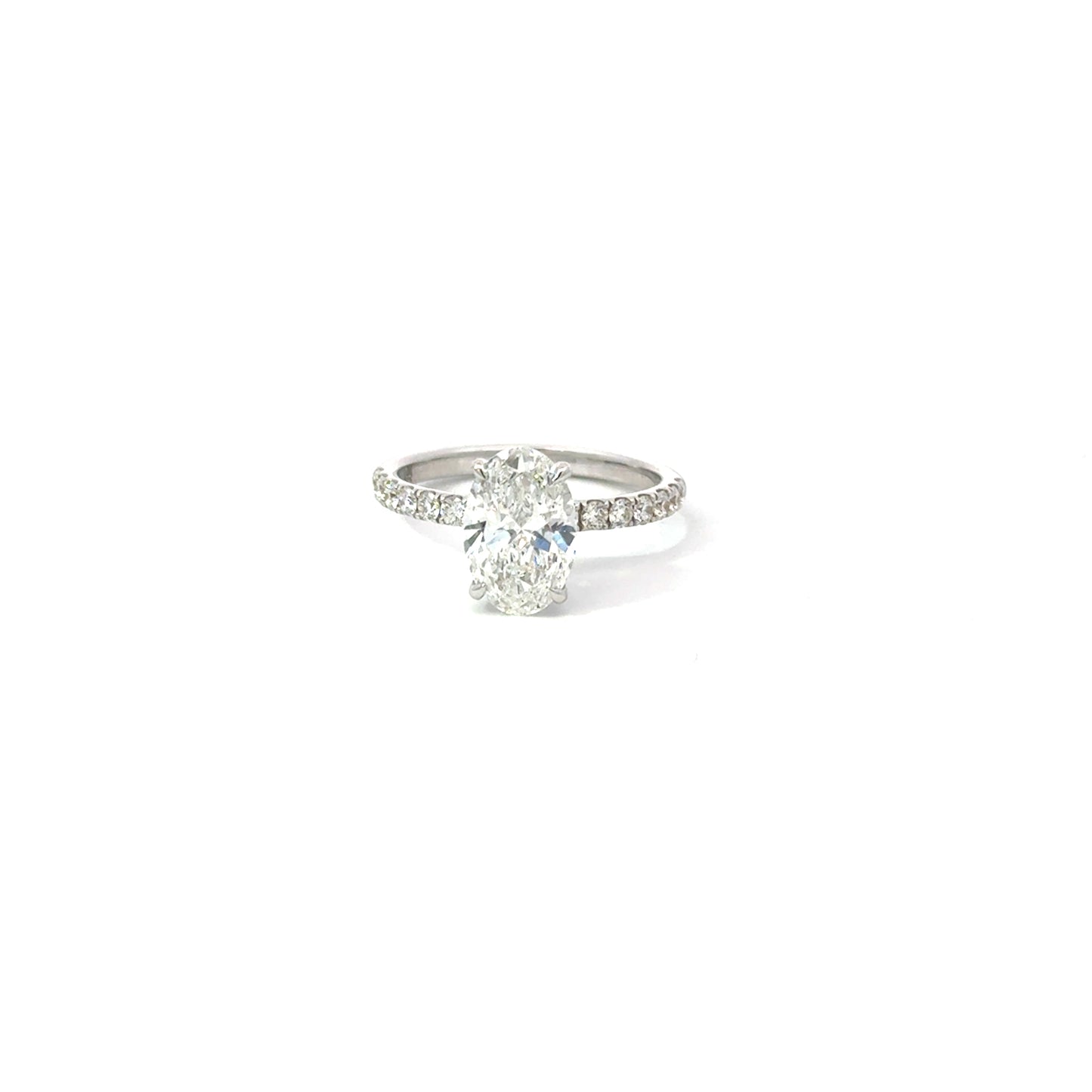 Oval 1.86 E VS1 EXEX IGI | 18k White Gold + Hidden Halo + Pave band 50%