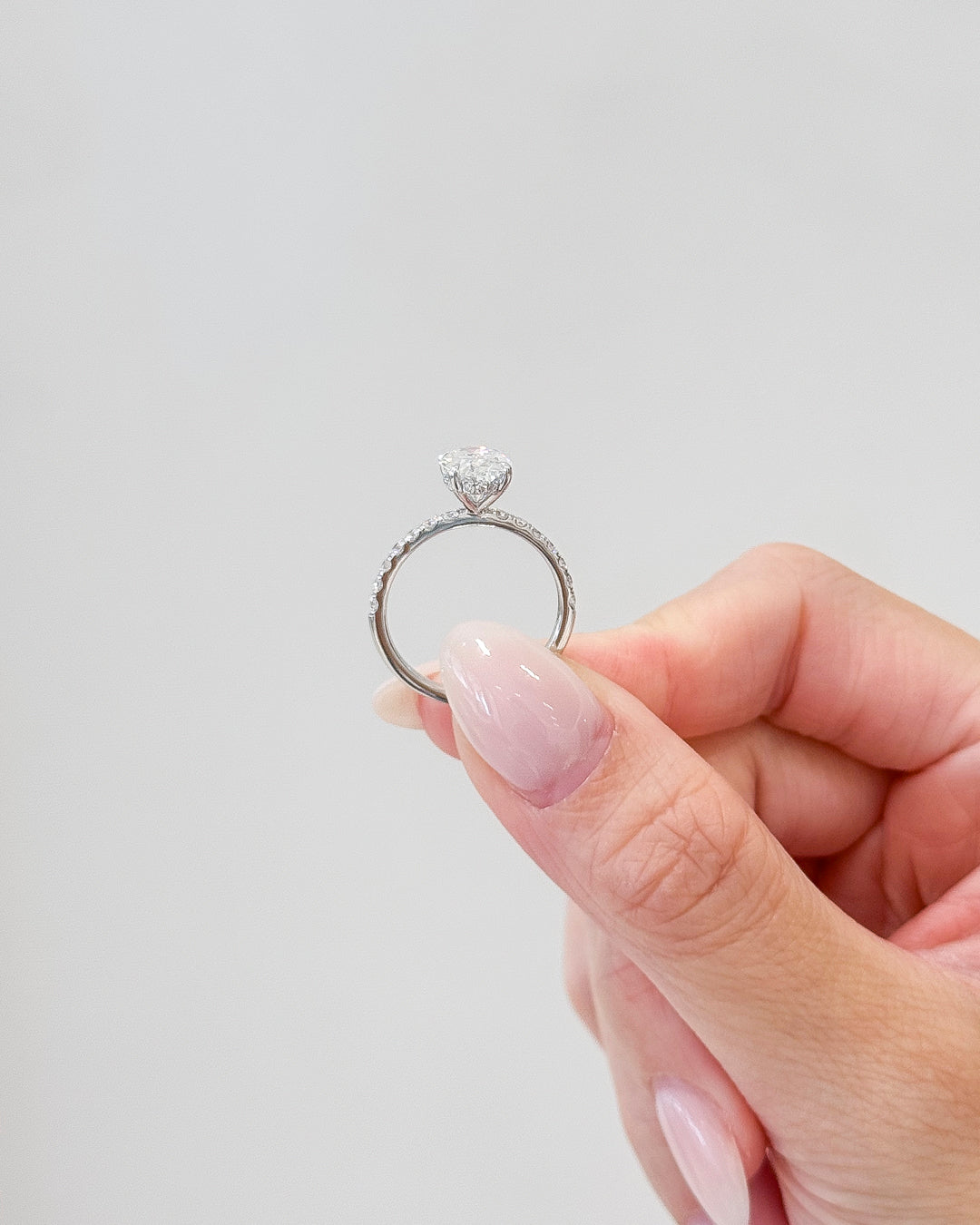 Oval 1.86 E VS1 EXEX IGI | 18k White Gold + Hidden Halo + Pave band 50%