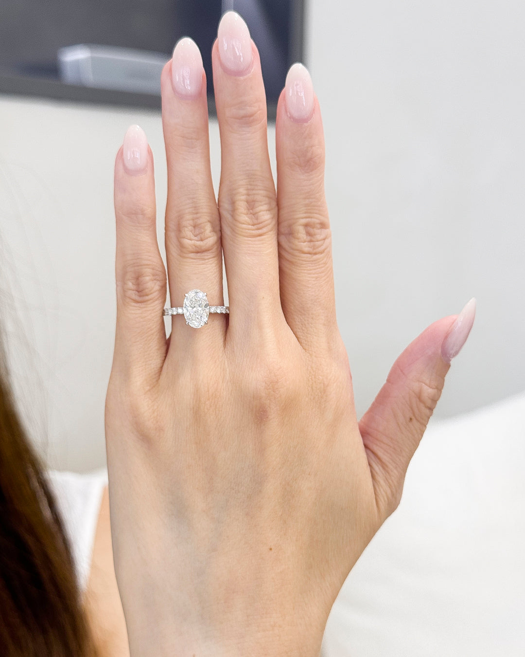 Oval 1.86 E VS1 EXEX IGI | 18k White Gold + Hidden Halo + Pave band 50%