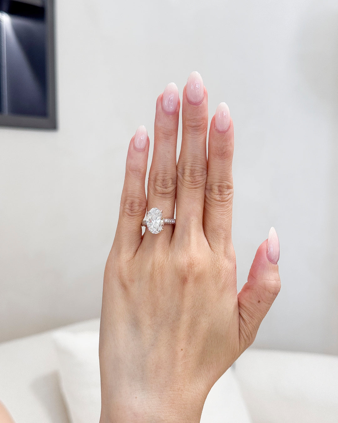 Oval 4.06 F VS1 EXEX IGI | 18k Rose Gold + 3 row pave 50% + Hidden Halo