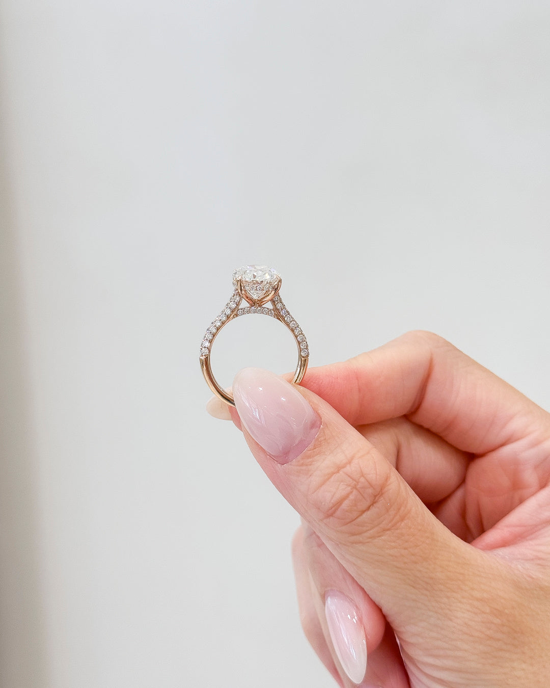 Oval 4.06 F VS1 EXEX IGI | 18k Rose Gold + 3 row pave 50% + Hidden Halo