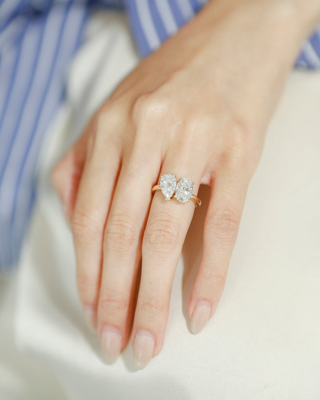 Toi Et Moi Ring | Oval 1.58 E VS1 EXEX IGI | Pear 1.51 E VS1 EXEX IGI | 18k Light Gold
