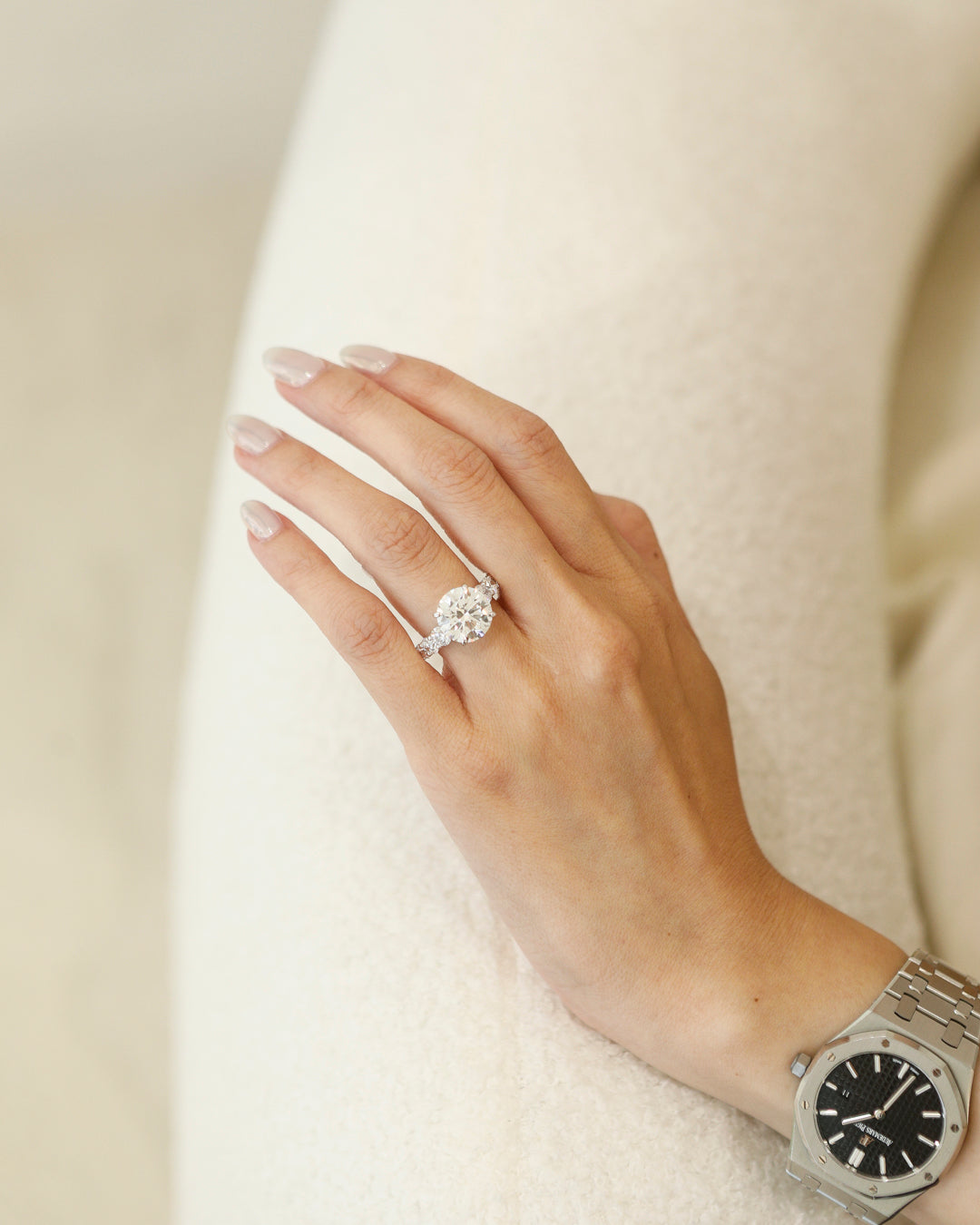 Round 5.01 F VS1 IDEXEX IGI | 18k White Gold + Diamond Pave 50% (0.30 tapered) + Hidden Halo