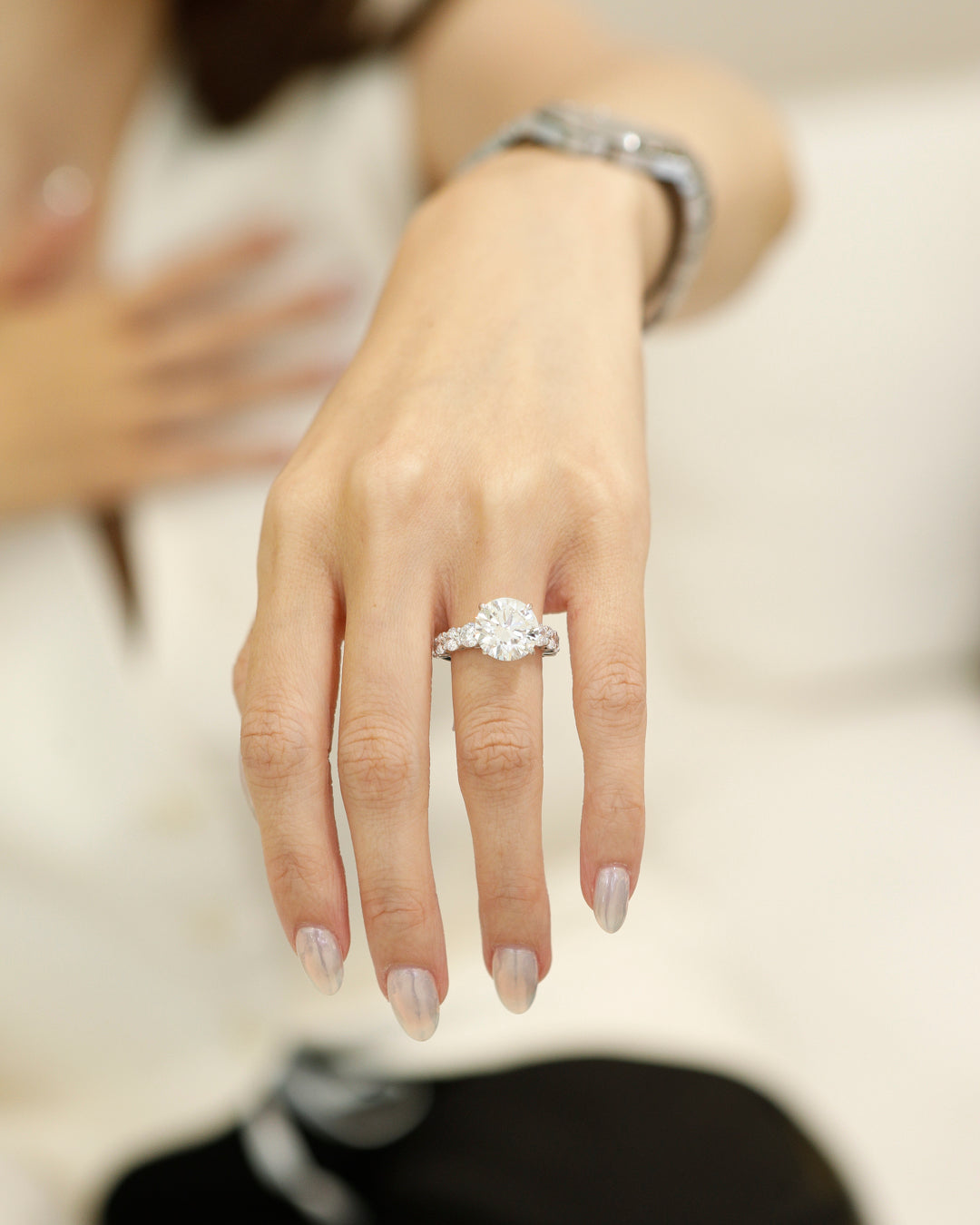 Round 5.01 F VS1 IDEXEX IGI | 18k White Gold + Diamond Pave 50% (0.30 tapered) + Hidden Halo