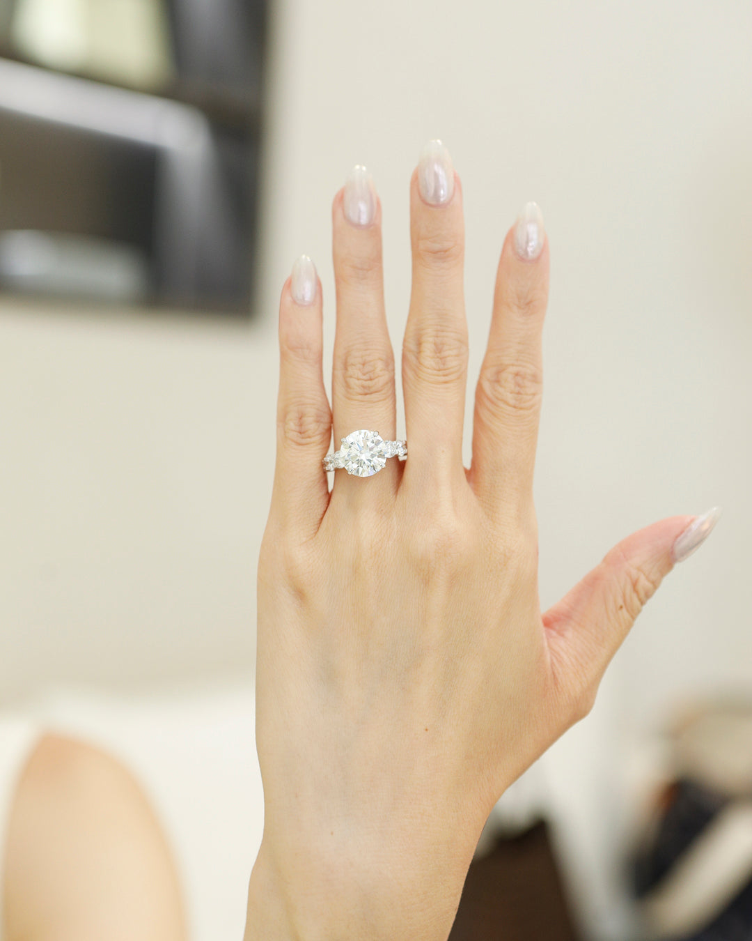Round 5.01 F VS1 IDEXEX IGI | 18k White Gold + Diamond Pave 50% (0.30 tapered) + Hidden Halo