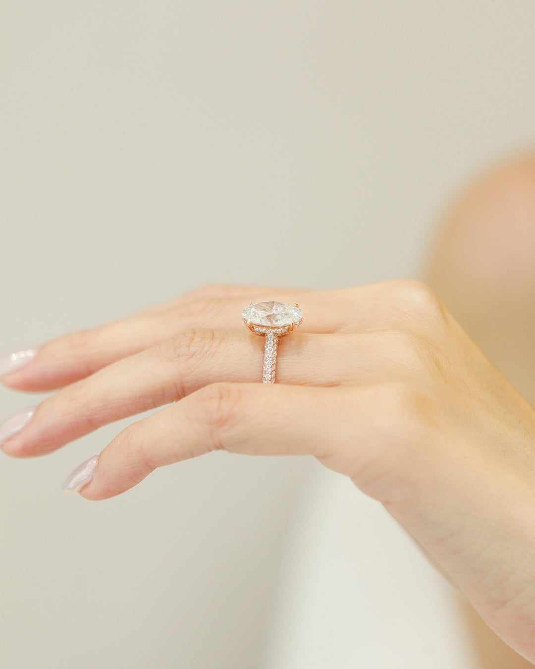 Oval 4.06 F VS1 EXEX IGI | 18k Rose Gold + 3 row pave 50% + Hidden Halo