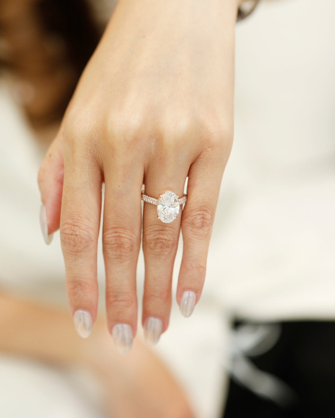 Oval 4.06 F VS1 EXEX IGI | 18k Rose Gold + 3 row pave 50% + Hidden Halo