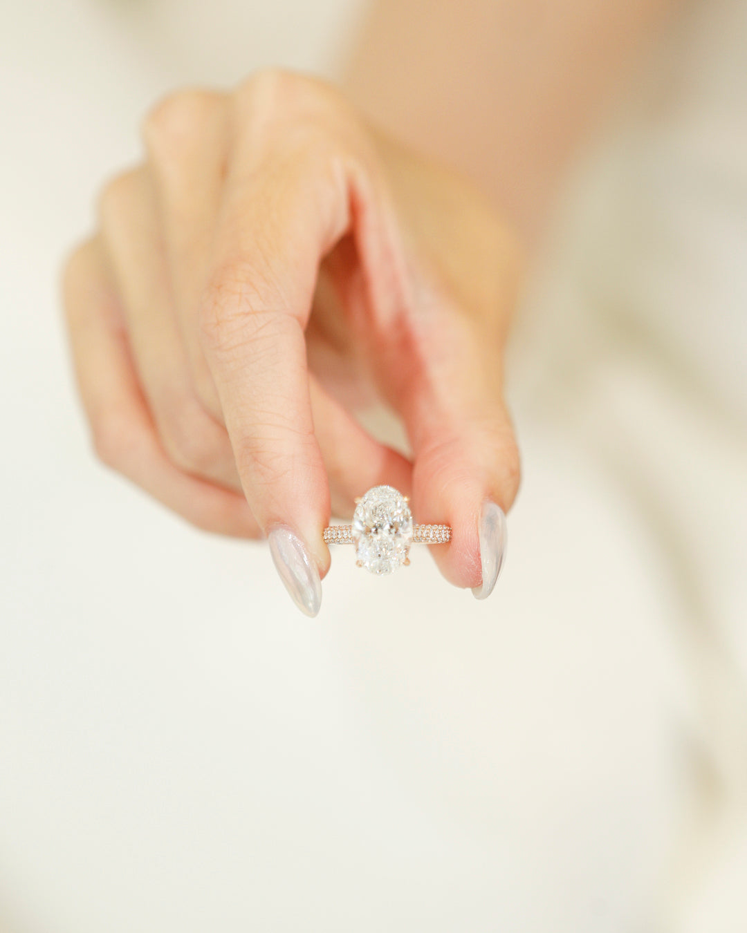 Oval 4.06 F VS1 EXEX IGI | 18k Rose Gold + 3 row pave 50% + Hidden Halo