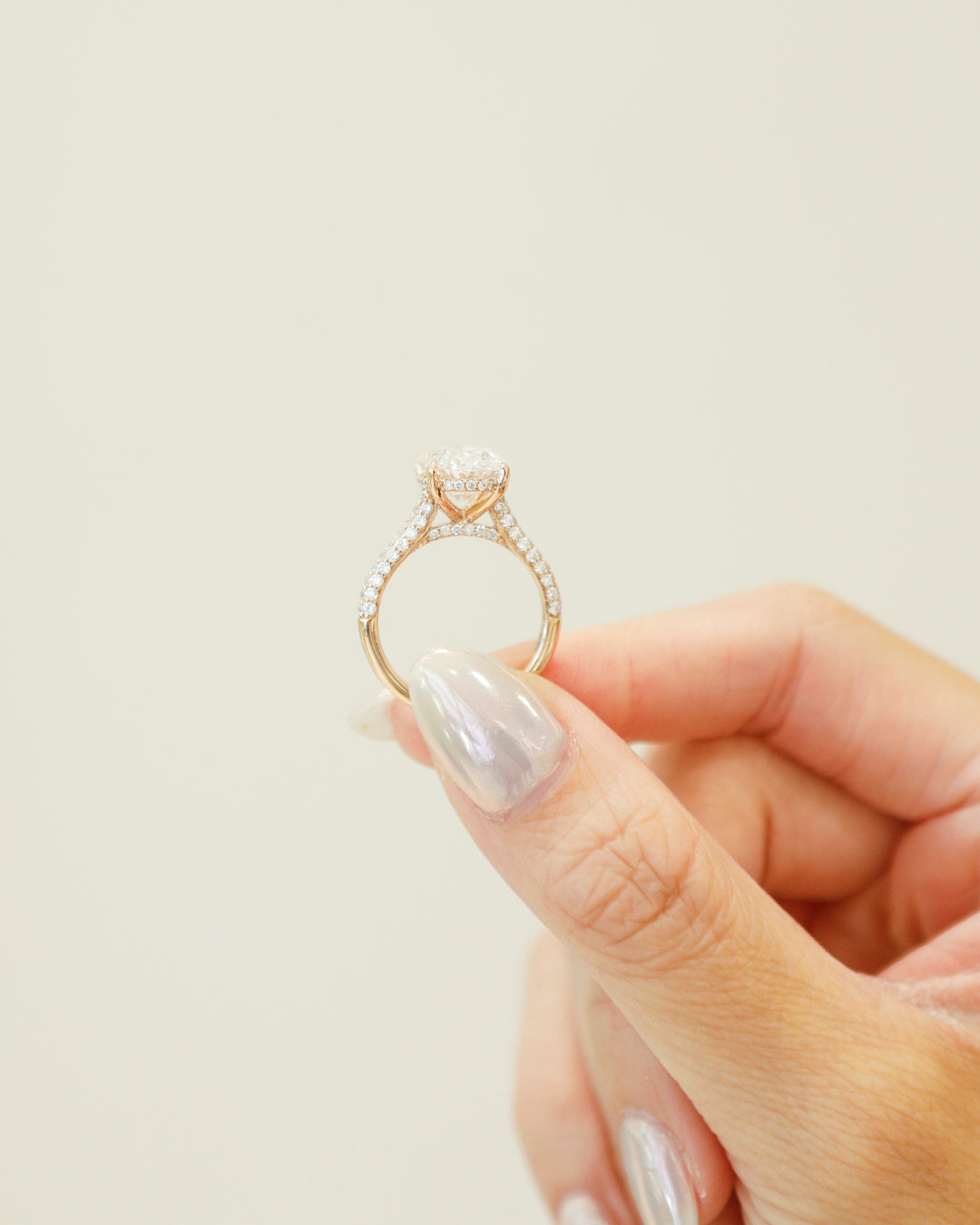 Oval 4.06 F VS1 EXEX IGI | 18k Rose Gold + 3 row pave 50% + Hidden Halo