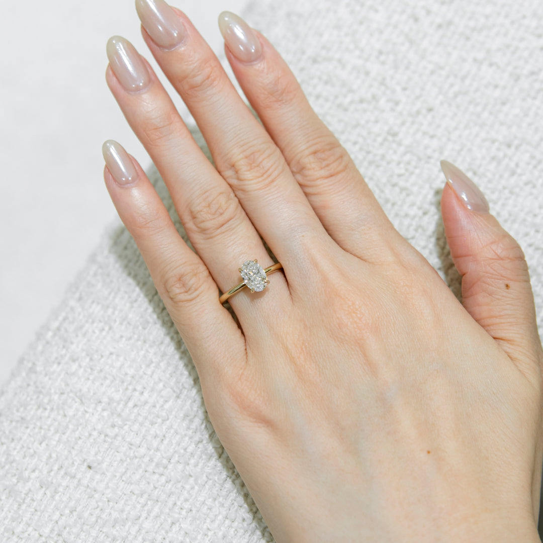 Oval 1.04 E VS1 EXEX IGI | 18k Light Gold + Hidden Halo