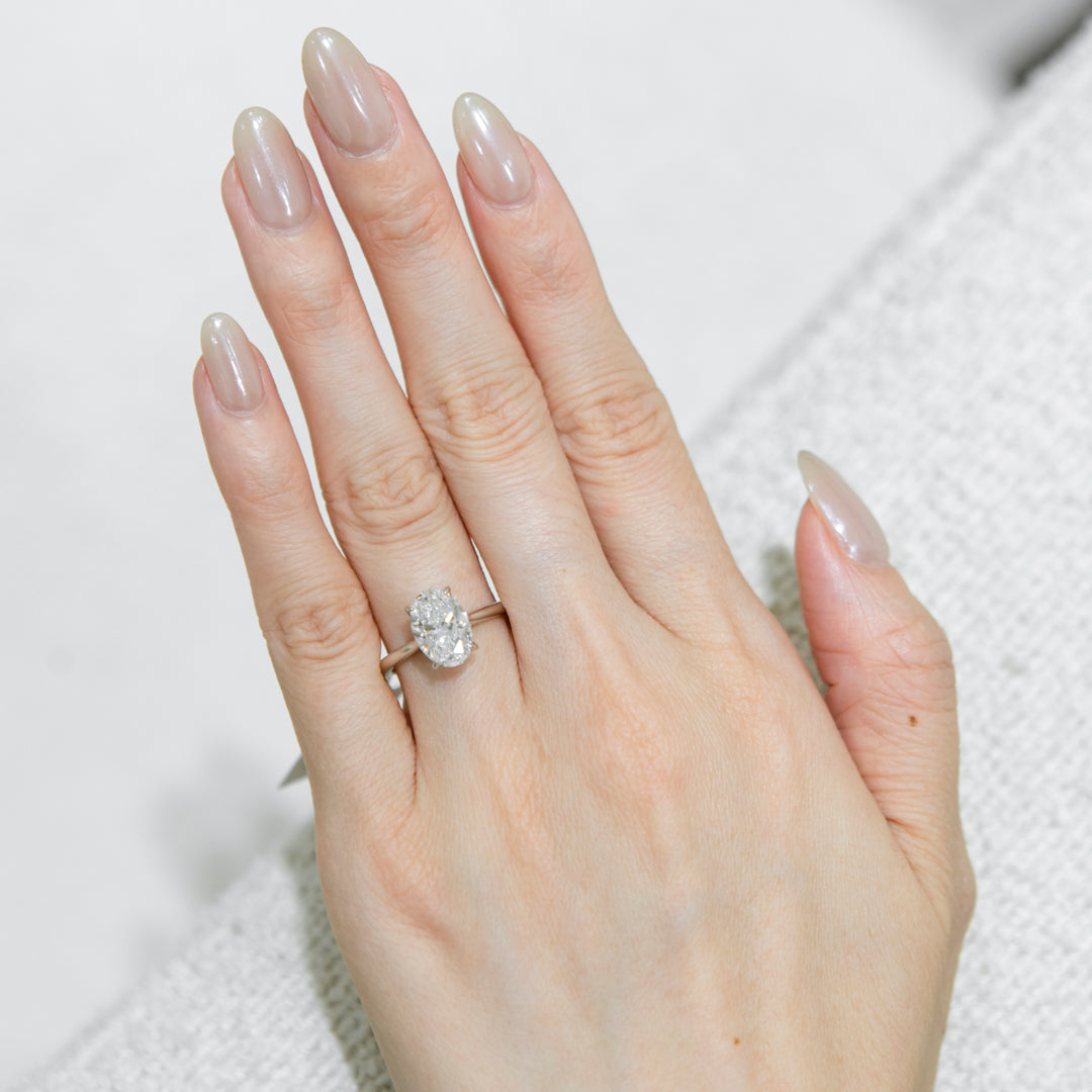 Oval 2.00 E VS1 EXEX IGI | 18k White Gold + Hidden Halo